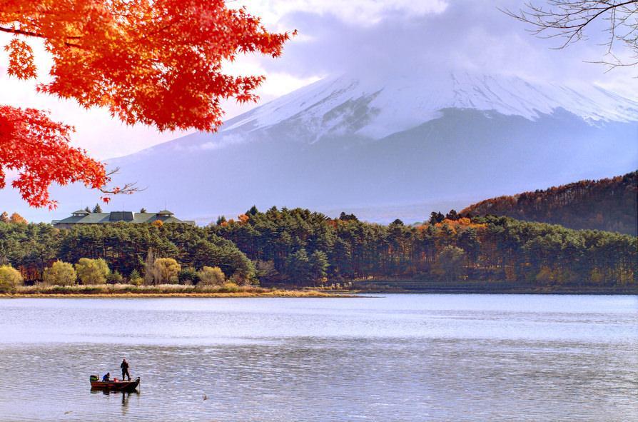 کشف رنگ های مختلف دریاچه کاواگوچی ژاپن