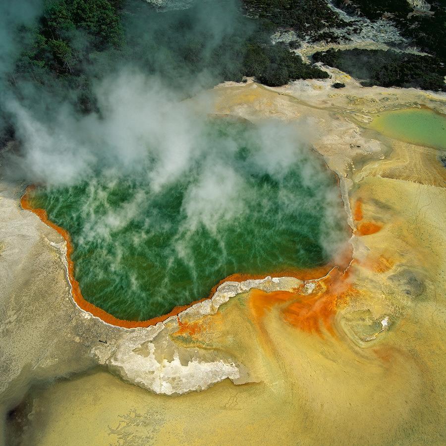 استخر آب جوشان نیوزیلند