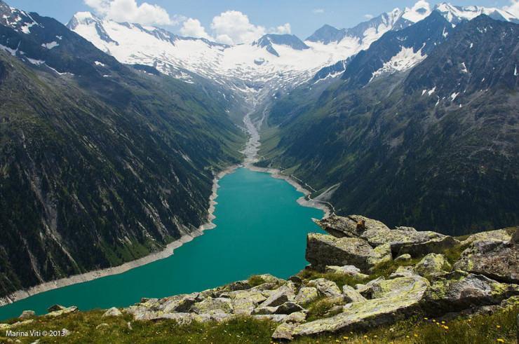 پیاده روی در امتداد دریاچه Schlegeis در اتریش