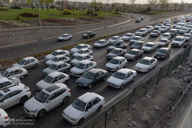 ترافیک سنگین در برخی از جاده های زنجان حاکم است