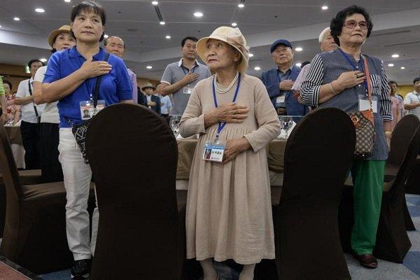 خانواده های کره ای در دو سوی مرز با هم دیدار می نمایند