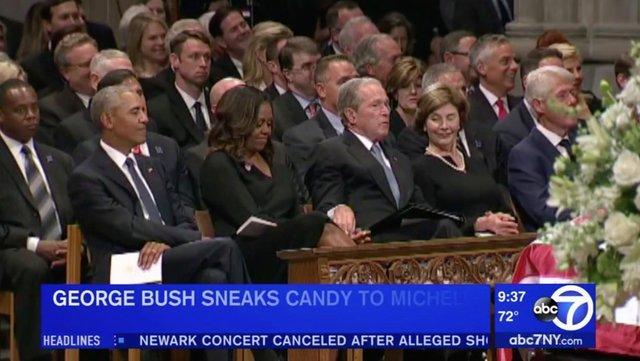 حرکت یواشکی بوش در مراسم خاکسپاری مک کین + فیلم