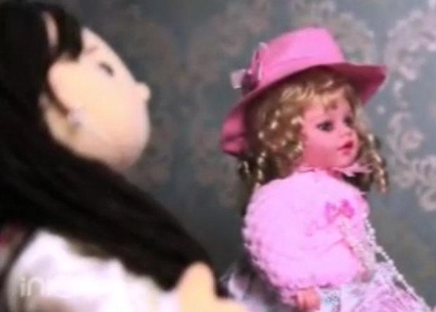 ما مومشکی ها در برابر آنها، موبلوندها