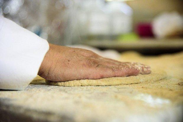 تخلف برخی نانوایی های سنتی، استفاده از بلانکیت در نان