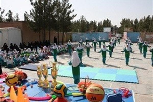 خیرین به مدارس چاراویماق لوازم ورزشی اهدا کردند