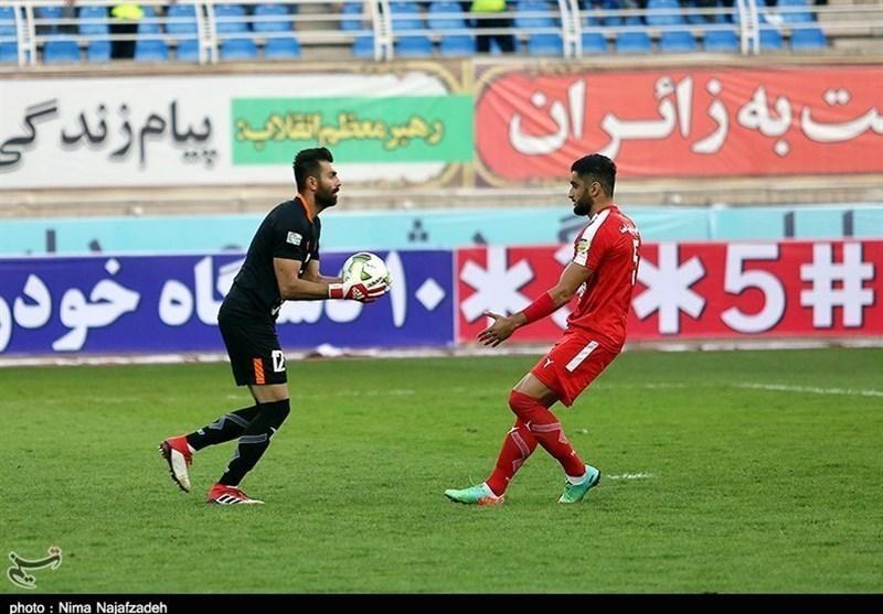 عبدالله حسینی: از پیشنهاد تراکتورسازی استقبال می کنم، شاید گل محمدی علاقه ای به روش بازی من ندارد عبدالله حسینی: از پیشنهاد تراکتورسازی استقبال می کنم، شاید گل محمدی علاقه ای به روش بازی من ندارد