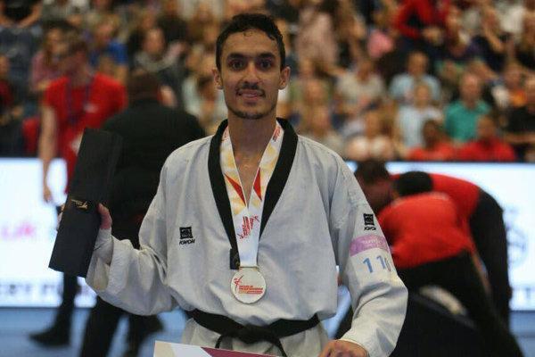 آرمین هادی پور با شکست قهرمان دنیا به مدال برنز رسید