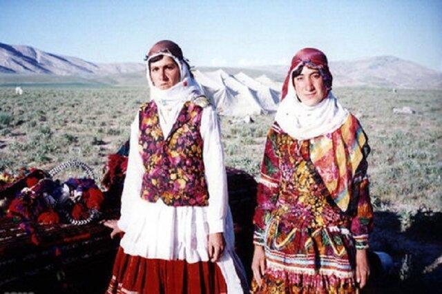 لباس غربت بر تن پوشاک سنتی عشایر کرمانج خراسان شمالی لباس غربت بر تن پوشاک سنتی عشایر کرمانج خراسان شمالی