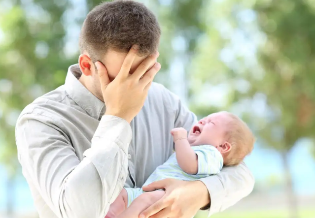 دلایل و نشانه های افسردگى مردان پس از پدر شدن