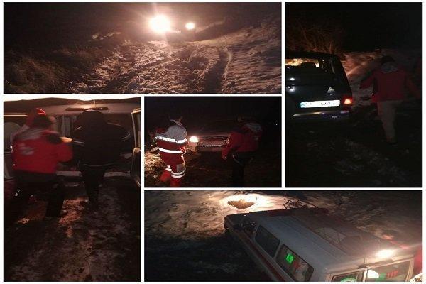 6 جوان گرفتار در کوه های برفی بجنورد نجات یافتند