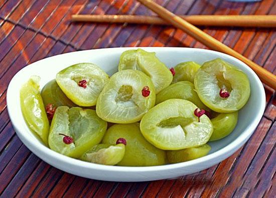 بفرمایید ترشی گوجه سبز!