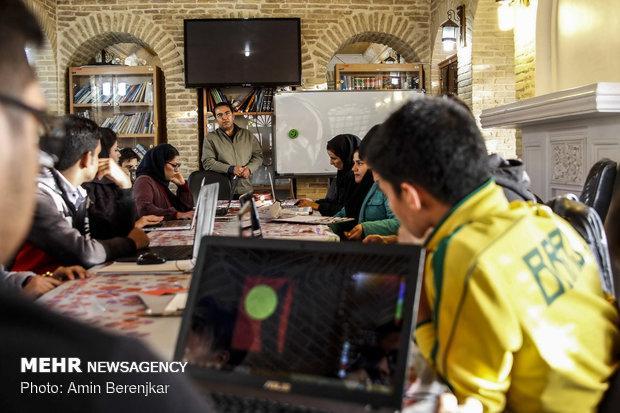 کارگاه طراحی پوستر به شیوه فرمالیسم ایرانی برگزار گردید