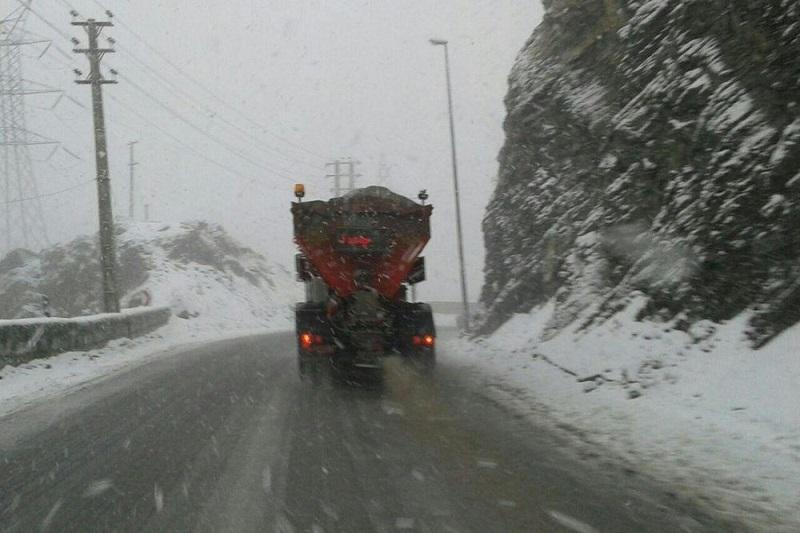 برف بهاری 4 گردنه قزوین را فراگرفت برف بهاری 4 گردنه قزوین را فراگرفت