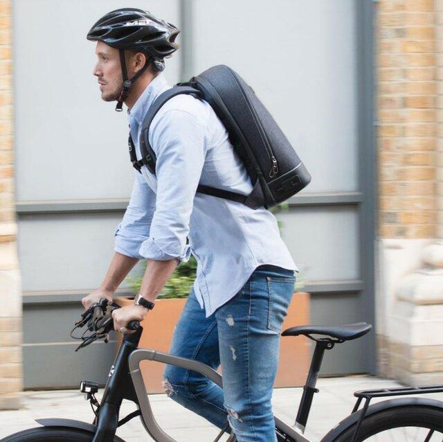 کوله پشتی که با اثرانگشت باز می گردد