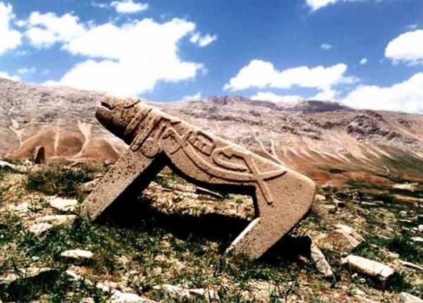 هفشجان یکی از خاستگاه های کهن سنگ تراشی در ایران است هفشجان یکی از خاستگاه های کهن سنگ تراشی در ایران است