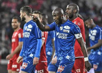 بحران اخلاقی در لیگ فرانسه ، توقف بازی به دلیل توهین نژادپرستانه