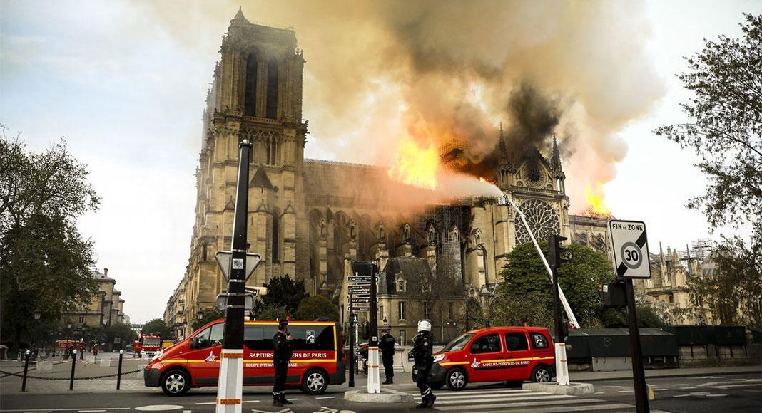 آتش سوزی کلیسای نوتردام دنیا را به شوک فرو برد