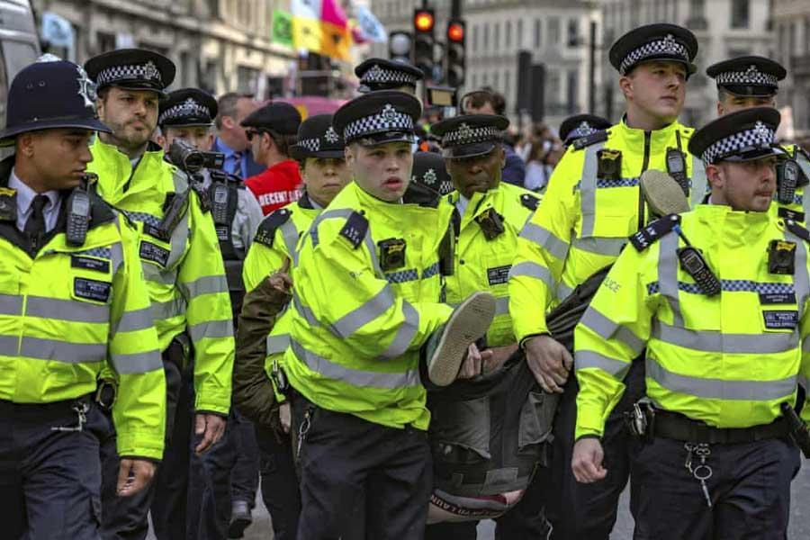 تداوم تظاهرات فعالان محیط زیست پاشنه آشیل پلیس لندن