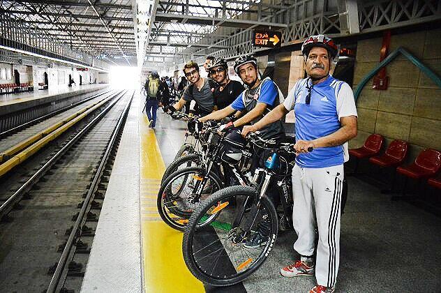 دوچرخه ها وارد مترو می شوند