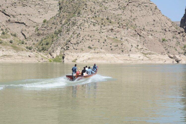 تنگه گردشگری کافرین پشت راه های خاکی