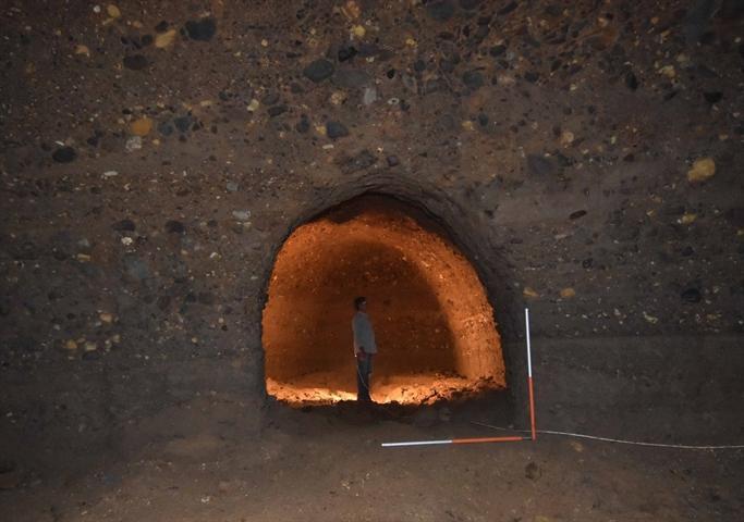 کشف یک پناهگاه با معماری دستکند در سیاهکل