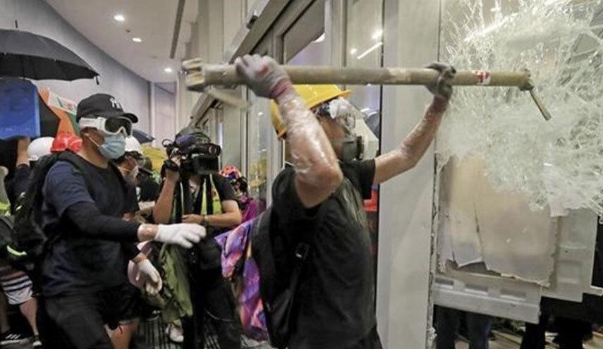 پلیس هنگ کنگ 70 مهاجم به ساختمان شورای قانونگذاری را بازداشت کرد