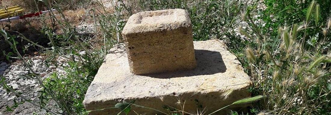 پایه ستون سنگی تاریخی منحصربفرد در مهاباد کشف شد ، آثار یک مسجد قدیمی که حیاط خانه یک روستایی