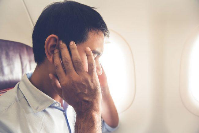 علت سنگینی سر در هواپیما چیست و چطور درمان می گردد؟