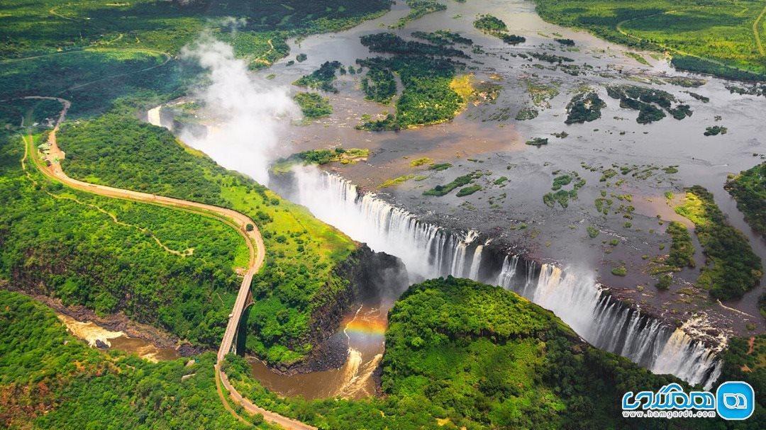 آبشار ویکتوریا، آبشاری آبی در دل سیاهی آفریقا