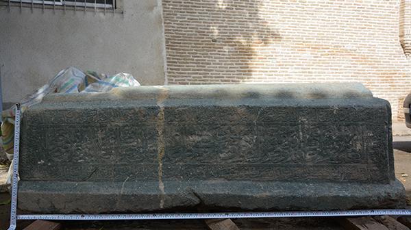 کشف سنگ مزارهای تاریخی در محله دوشنبه ای بافت تاریخی گرگان (استرآباد)