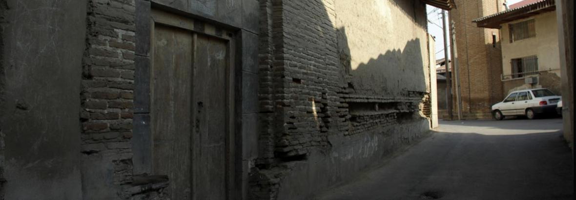 واجد ارزش حفاظت برای نجات خانه های تاریخی چقدر ارزشمند است؟ ، واجد ارزش بودن مدرسه کاخ را نجات می دهد؛ خانه میرمیران را نه!