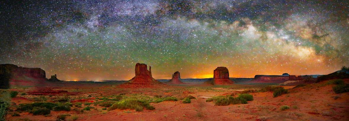 عکس تماشایی دره یادبود با نقشی از راه شیری