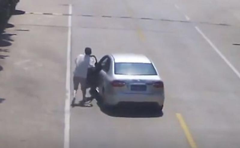 راننده بی حواس فراموش کرد ترمزدستی را بکشد