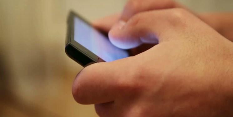 محققان: تلفن همراه افراد را چاق می نماید