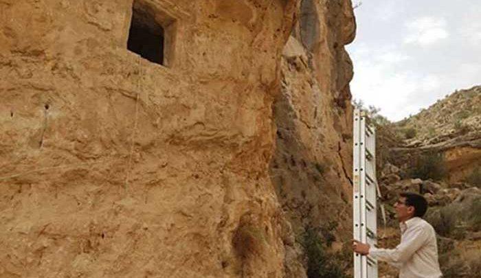 مستندسازی ثبت دخمه رحمت ارسنجان در فهرست آثار ملی آغاز شد مستندسازی ثبت دخمه رحمت ارسنجان در فهرست آثار ملی شروع شد