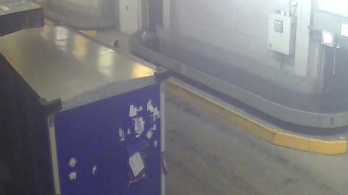 کار عجیب مسافر در فرودگاه برای جلوگیری از اتلاف وقت