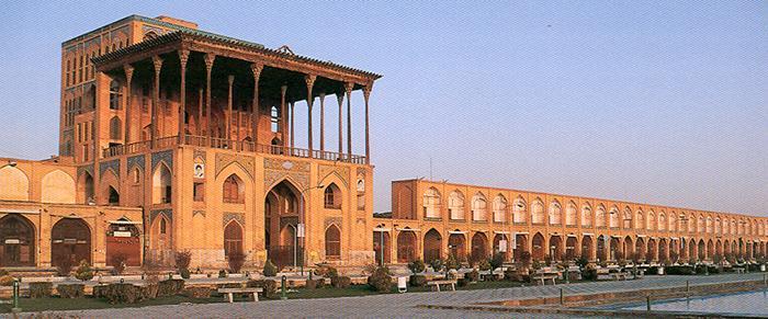 کاخ عالی قاپو در اصفهان شاهکاری در میدان نقش دنیا