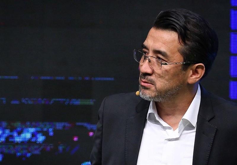 خداداد عزیزی: به جای چند روز باید چند ماه فوتبال را تعطیل نمایند