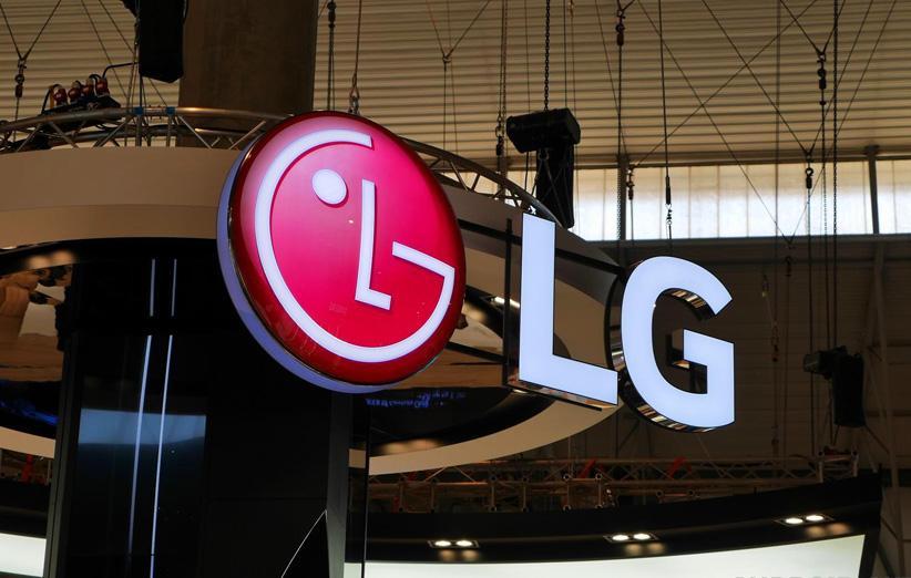 نمایشگر گوشی تاشونده ال جی مانند بروشور باز و بسته می گردد