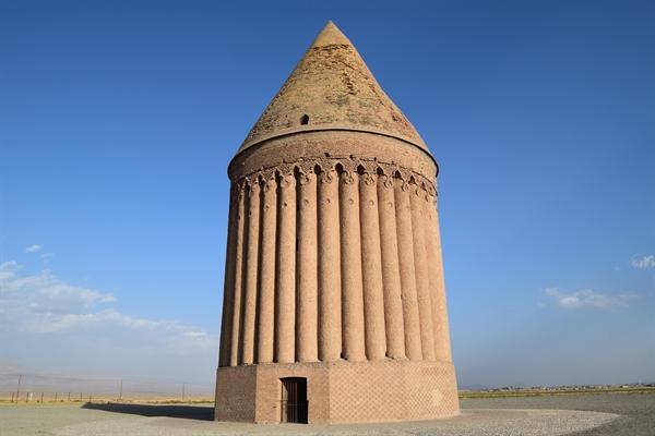 برج تاریخی رادکان آماده پذیرایی از مسافران و گردشگران نوروزی برج تاریخی رادکان آماده پذیرایی از مسافران و گردشگران نوروزی است