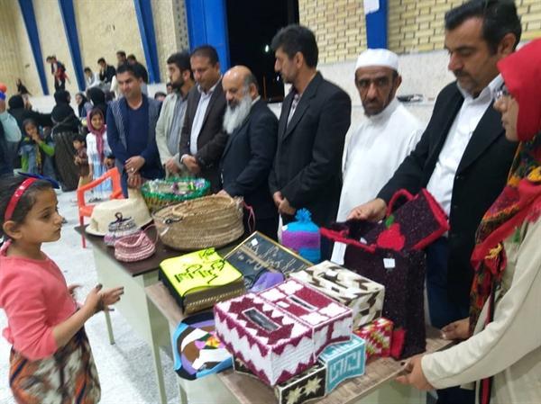 نمایشگاه صنایع دستی و غذای محلی در روستای کنار سیاه بستک نمایشگاه صنایع دستی و غذای محلی در روستای کنار سیاه بستک برگزار شد