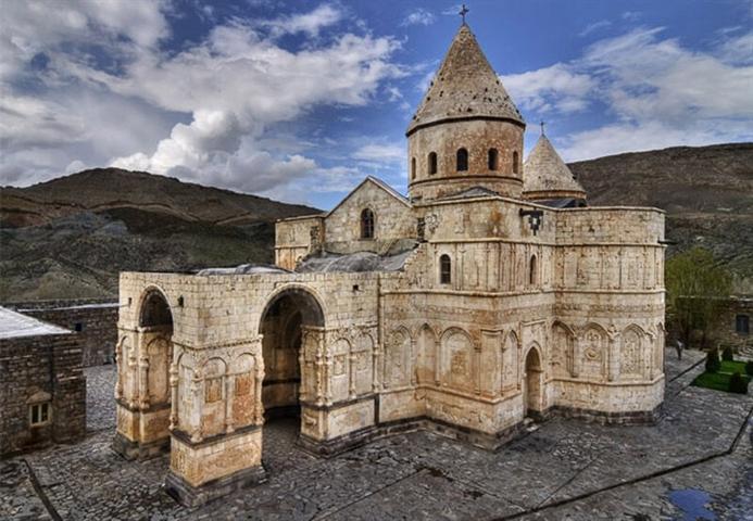 حضور بیش از 3هزار نفر در آیین زیارتی قره کلیسا حضور بیش از 3هزار نفر در آیین زیارتی قره کلیسا