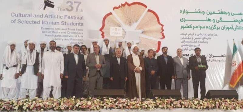 دانش آموزان سراوانی رتبه دوم جشنواره فرهنگی هنری کشور را کسب کردند