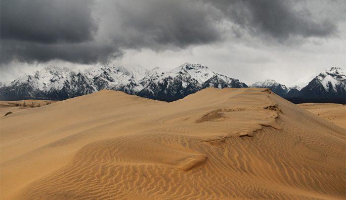 بیابانی احاطه شده در کوههای برفی! ، تصاویر
