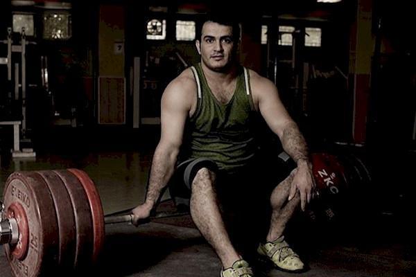 کتف سهراب زیر تیغ