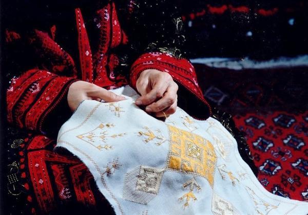 نمایشگاه سوزن دوزی بلوچ در موزه پوشاک سلطنتی سعدآباد برگزار می گردد