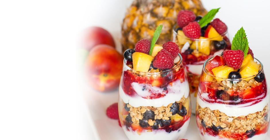 طرز تهیه پارفه توت فرنگی با ماست ایسلندیماست ایسلندی ؛ چگونه و از کجا؟