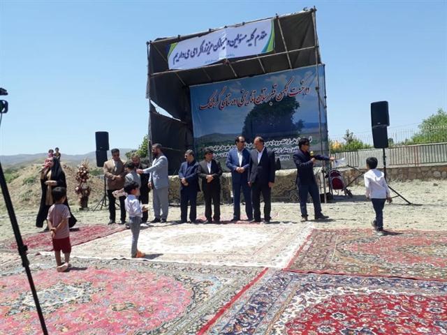 سومین جشنواره آیینی سنتی شیردوشان روستای تاریخی گراخک برگزار گردید
