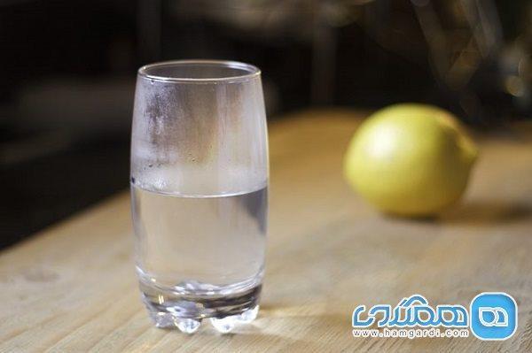 فواید نوشیدن یک لیوان آب گرم در روز
