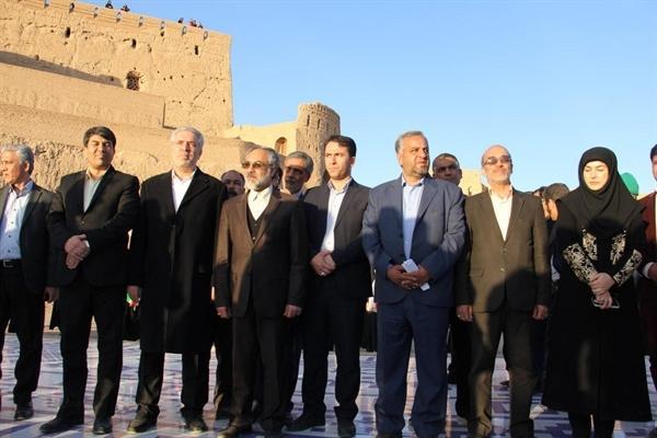 رئیس سازمان میراث فرهنگی کشور از نارین قلعه میبد بازدید رئیس سازمان میراث فرهنگی کشور از نارین قلعه میبد بازدید کرد